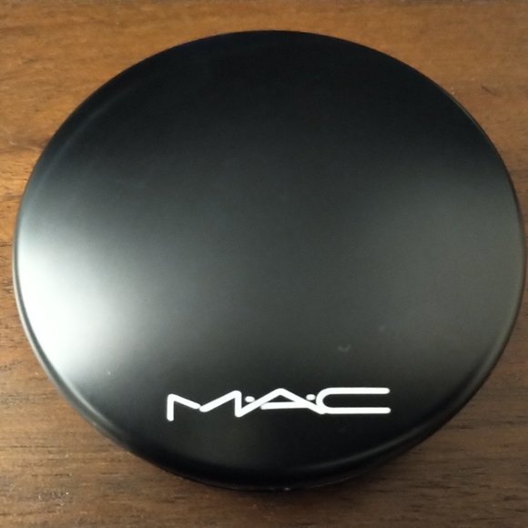 4 for $30  Mac Cosmetics Mineralize Skinfinish Medium Plus - Picture 1 of 3
